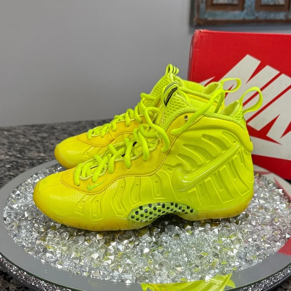 Nike Kids Neon Yellow High-Top Sneakers EUC 5Y